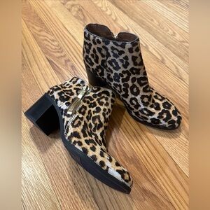 Franco Sarto Leopard Print Cow Hair Ankle Booties Women Sz 9M Black and Tan Shoe